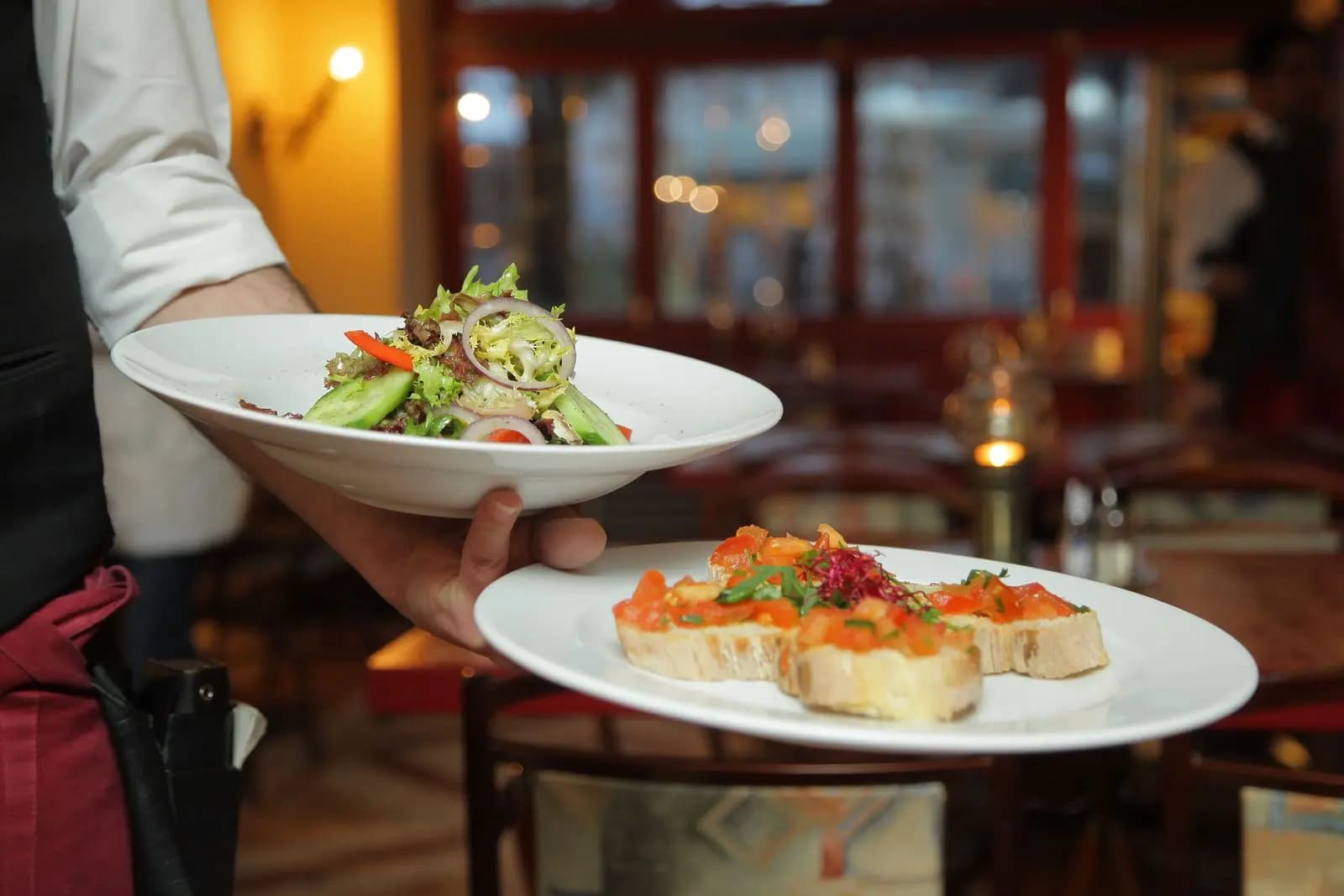 Gedeckter Tisch in einer Trattoria